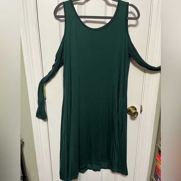 Dark Green knit, cold shoulder mid length dress with pockets and scoop neck 2XL - Picture 5 of 6